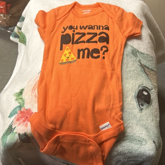 8 Onesies 0/3 months New some with out tags - Picture 7 of 16